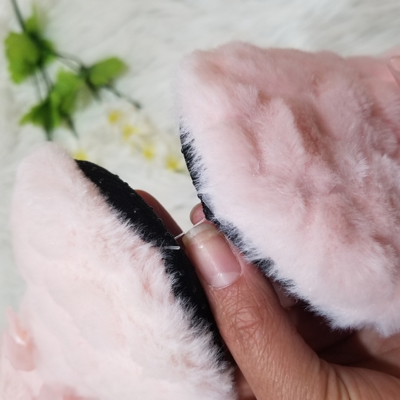 Slippers Boots Color Pink New Never Used, they do not have SIZE but Runs SIZE S - Picture 10 of 11